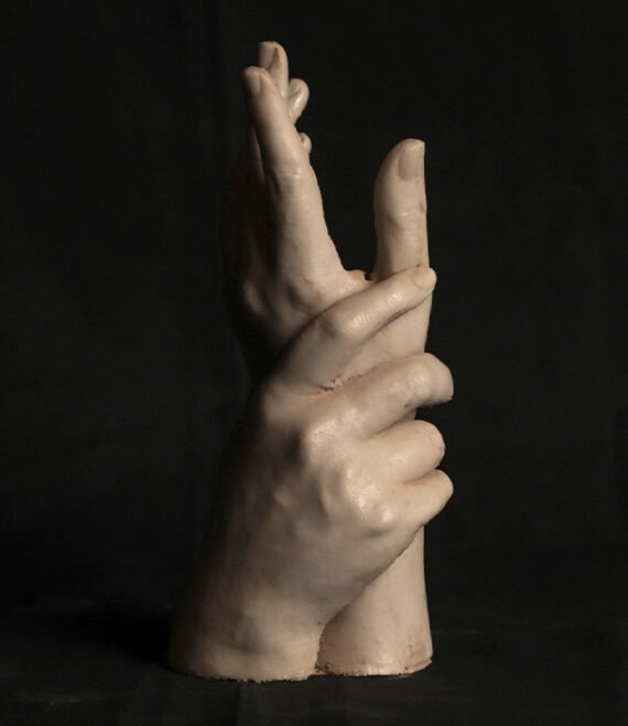 يدين-بنت.jpg